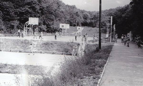 комс      1976