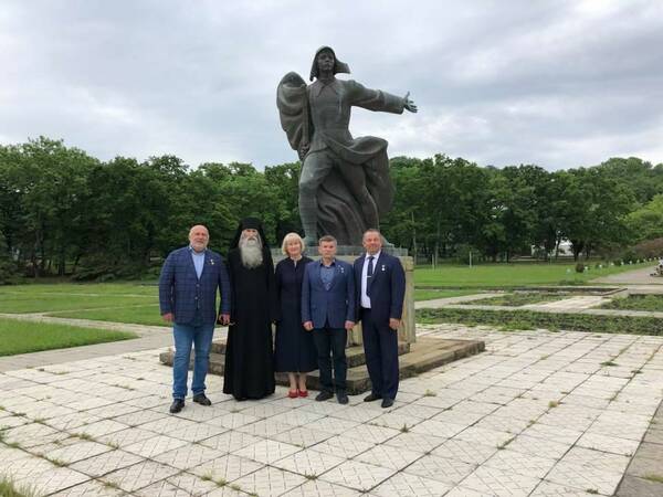 четырьмя героями России одновременно    Бочаров Вячеслав Алексеевич, Романов Вячеслав Викторович, Бурков Валерий Анатольевич, Гаврилов Николай Фёдорович