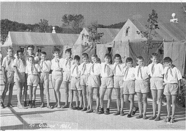 1961  орлята у палаток