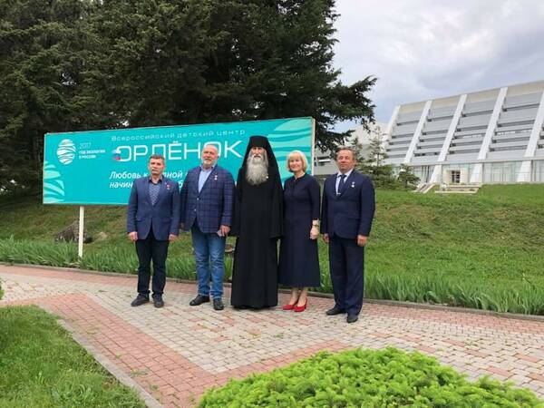 четырьмя героями России одновременно Бочаров Вячеслав Алексеевич, Романов Вячеслав Викторович, Бурков Валерий Анатольевич, Гаврилов Николай Фёдорович