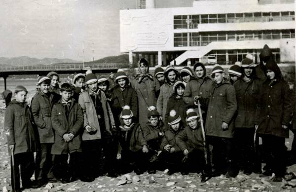 Решительный, февраль 1972 год. Мы и с нами наши комиссары Валя Радченко и Алла Родина 