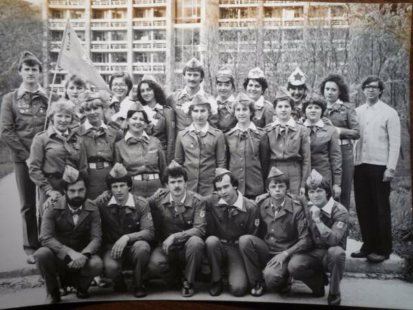 1983.