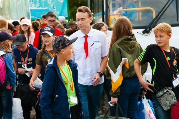 По поручению министра просвещения РФ О.Ю. Васильевой Орлёнок встретил первых 153 ребёнка из   зон  подтопления      Иркутской области.