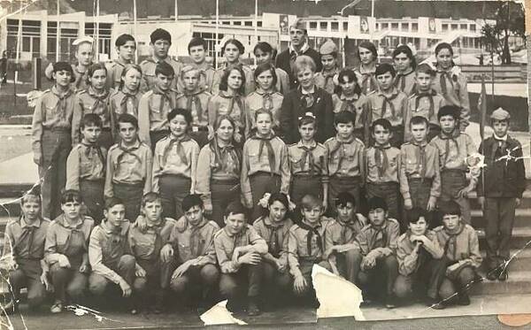 Февраль   март 1970 г., дружина Стремительная, 6 отряд Красные дьяволята.  Вожатые Володя Рысьев и Тоня Вдовиченко.