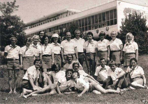 1977.....