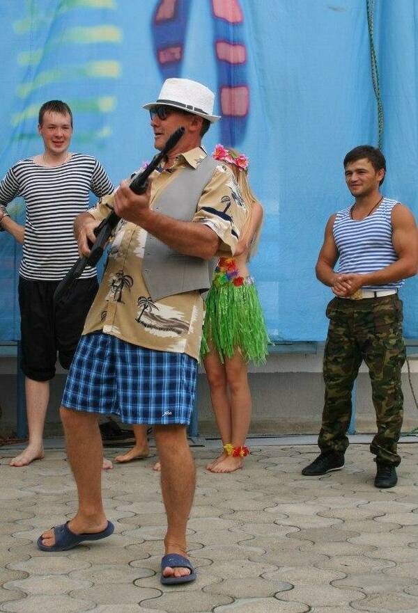 сценасцена  9b4IzDQuS0