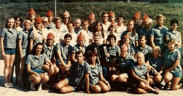 1975