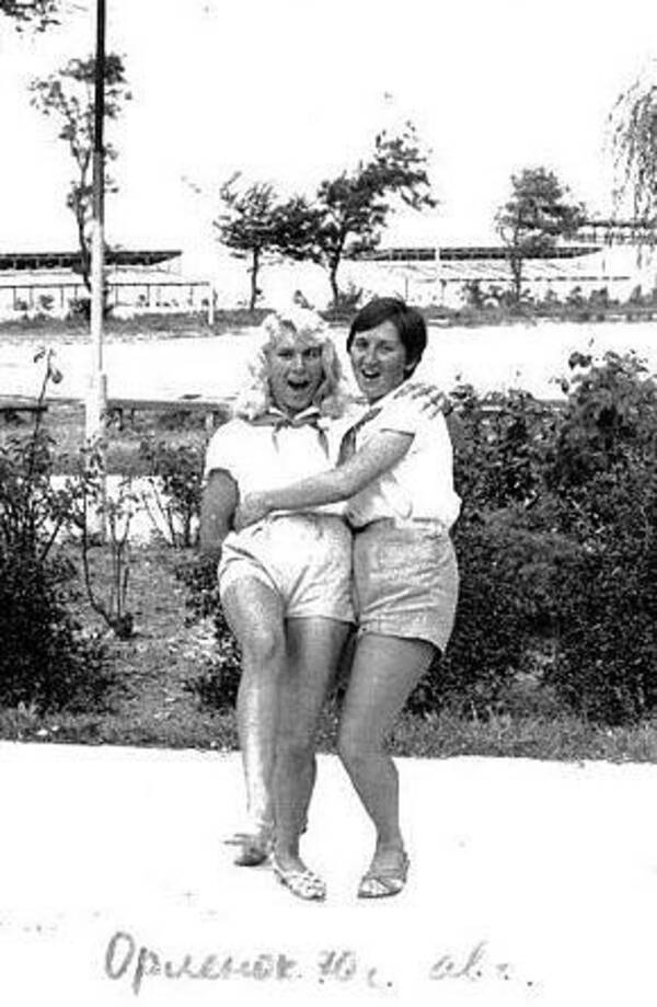Татьяна Попова (Садохина)  и Галина Дронова.
