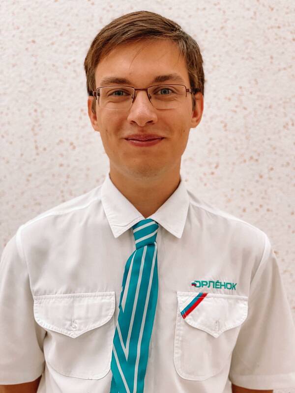 Лев  Стародумов