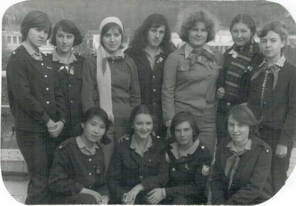 Вожатые Мария Кузнецова и Татьяна Тишинина