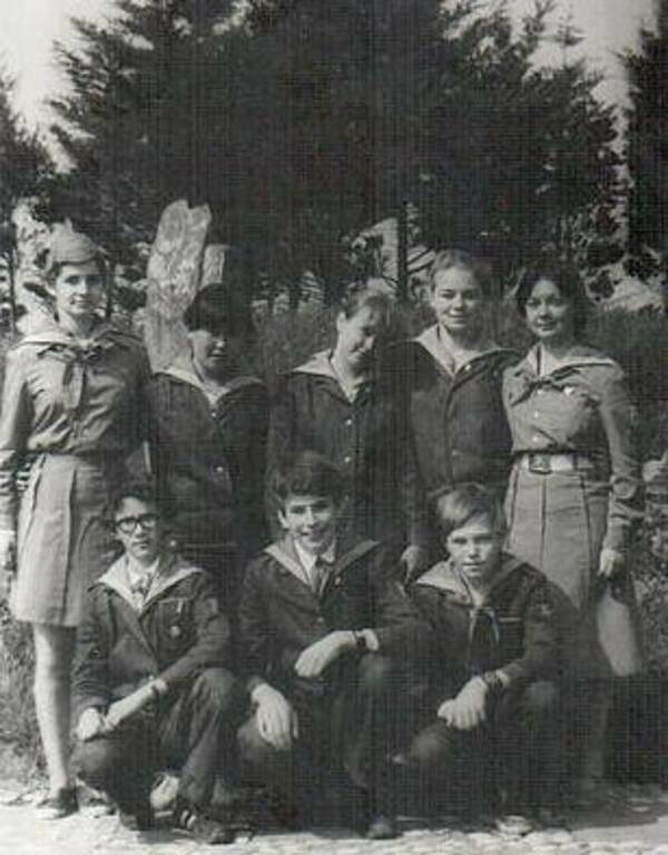Вожатая Марина Скарлыгина