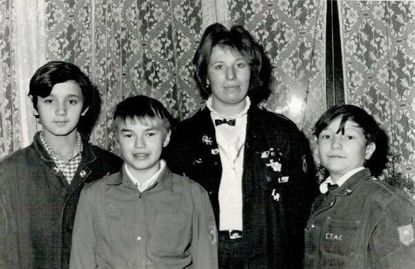 Вожатая Лариса Терехова