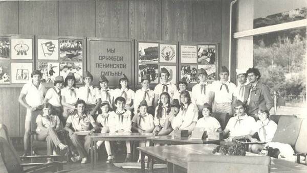 участники конкурса знаменных групп.