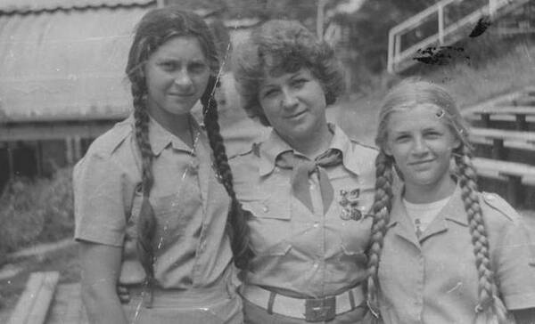 Вожатая Елена Налётова
