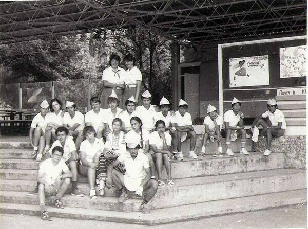 Вожатые Галина  Григориади (Нижник) и Надежда Шабликова. Комсомольский.  1987 г.