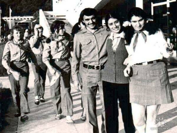Вожатые Светлана Джанаева, Людмила Шогенова и кто