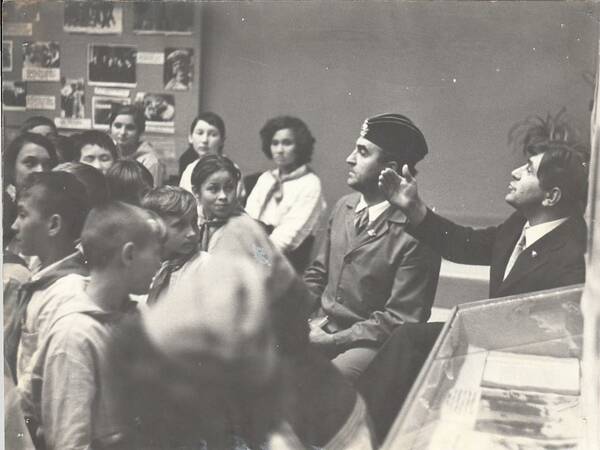 Начальник дружины Штормовая Станислав Петрович Савченко и нач.др.Стремительной, зам.нач.Управления Орлёнка Геннадий Алексеевич Попов
