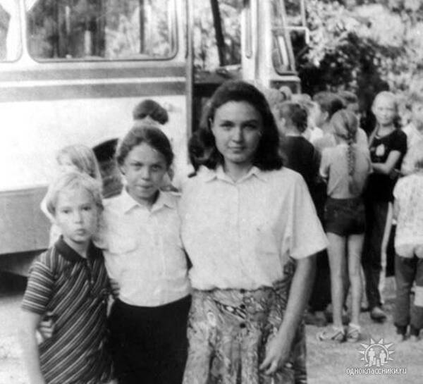 Вожатая Ирина Тиникова