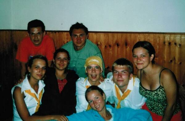2004  Денис Лузянин в зеленом Александра Петушкова с языком Ольга Репникова внизу Леся Юркина в черном Стас Трефилов блондин