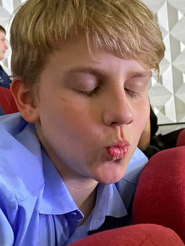 zlrwcUvxwI4