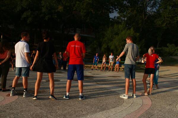 2duge1iR9NA.jpg  комс