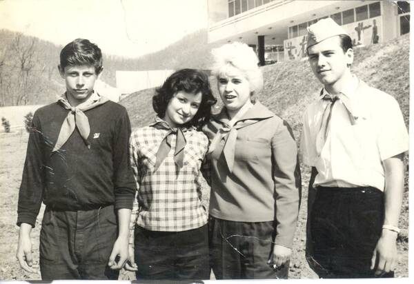 Я, Валя , Слава и Борис , сын Алисы   Федоровны Дебольской 1965 г