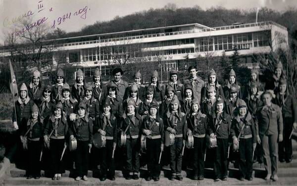 Тревожный 3 смена 1984г. Вожатые Беляев Володя, Есет Садырбаев, Соловьёв Коля и Рима Кононова Дерипалова