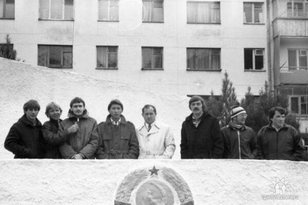 Отдел Слабые токи на ноябрьской демонстрации 1986 год.