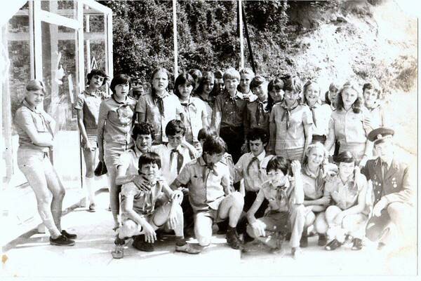Пионерская пограничная застава. 1983 год. 18 отряд. Вожатые заставы   Ваня Куликов и Лиза Богер. 2 я летняя смена. Начальник заставы   Зотов Валерий..