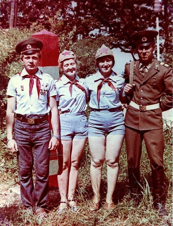 Пионерская пограничная застава. Ваня Куликов, Лиза Богер, Люда Осинцева и Коля Хохлов. 1983 год.