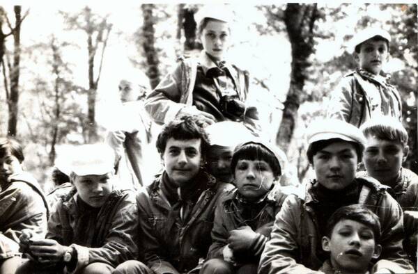Пионерская пограничная застава. 1983 год. 18 отряд. Вожатые отряда   Ваня Куликов и Лиза Богер. 2 я летняя смена. Дружинный поход.