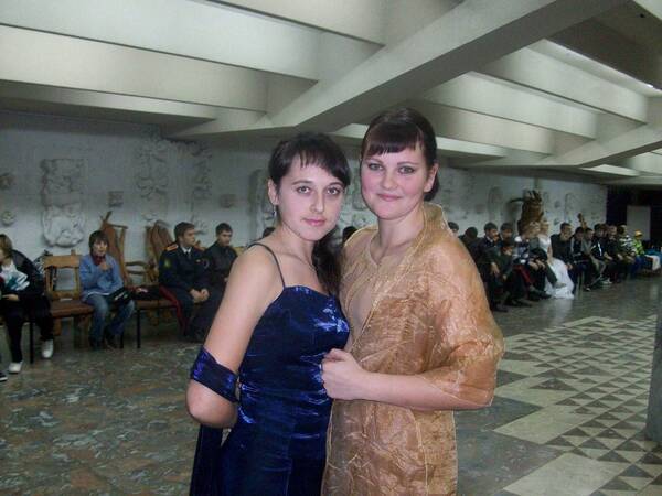 Маргарита Подопригора (Ярыш) слева