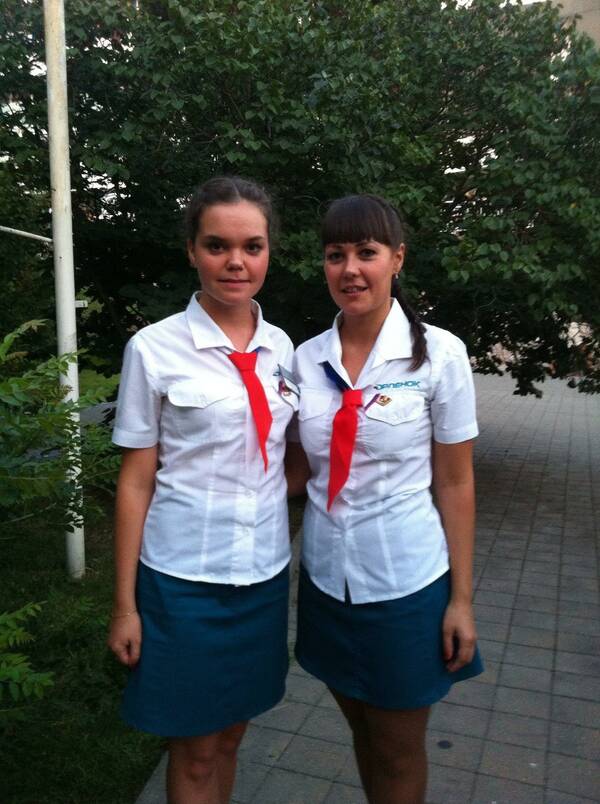 Оксана Муравицкая слева