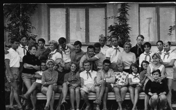 1965, Солнечный, в центре А. Филипенко, нар. артист