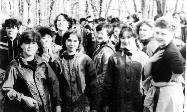 ШПВ 1986. Орленок. Поход. Ирина Шагалина, Лариса Запащикова, Елена Охотникова, Надежда Ларионова. Наталья Волкова. Во втором ряду Галина Дятчина, Марина Ухинова, Ирина Овчинникова, Людмила Рыгаль.