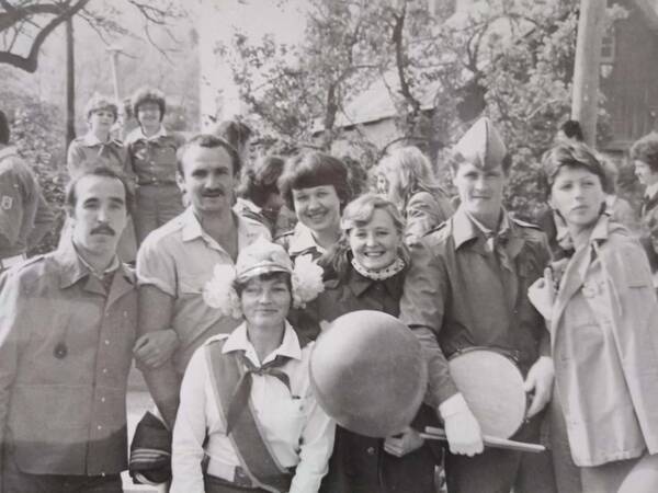 Алексей Мартьянов, Павел Пронин, Татьяна Щеглова, Галина Печёнкина, Елизавета Богер, Азат Гатин, Галина Коваленко. На заднем плане Маргарита Чайкина, Галина Рогачёва.