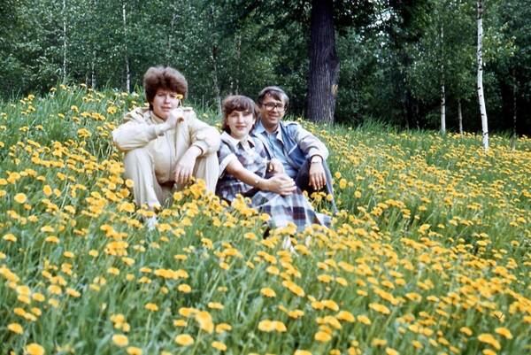 Лариса Вишнинская, Таня Поварницина (Макарова) и Сергей Иванович Панченко.