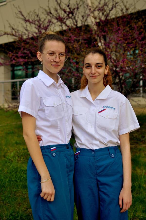 Тозлян Эвелина и Черныш Диана
