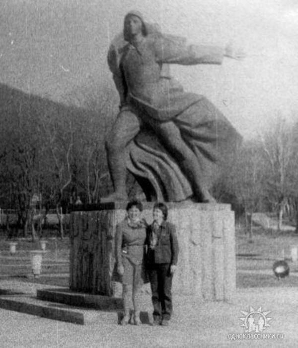 Наталья Хайруллина, а слева Нина Добросольцева ШПВ 85.