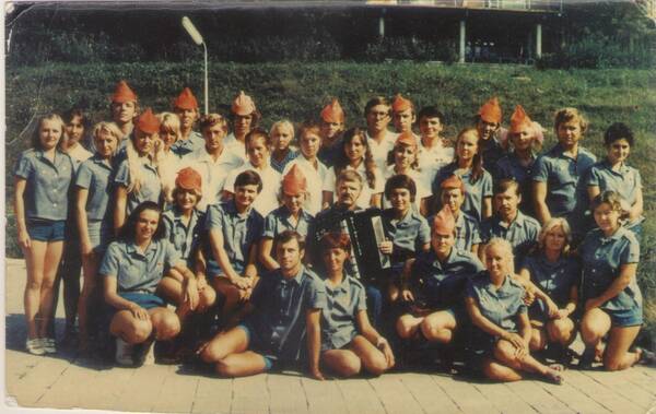 1975