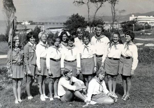 1976.
