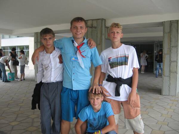 Саша             Захарченко