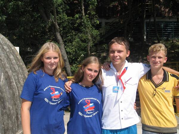 Саша           Захарченко