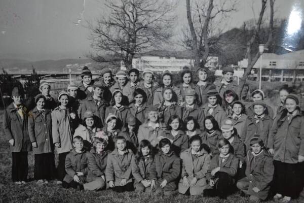 1976 год. Дружина Звездная 9 смена.  Вожатые Екатерина Болгова и Евгения Гагарина.