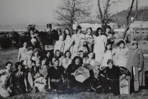1976 год. Дружина Звездная 9 смена.  Вожатые Екатерина Болгова и Евгения Гагарина....