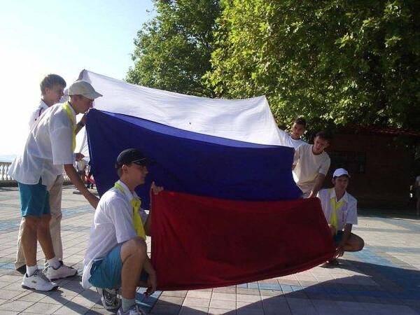 x 5b48e571.jpgвнизу слева Антон Емшанов,над ним стоит  Илья Сорокин,справа внизу Андрей Рукосуев