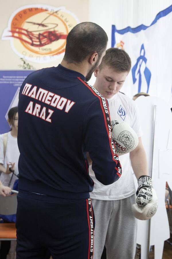 Мастера спорта по рукопашному бою Араз Мамедов и Александр Кештов...
