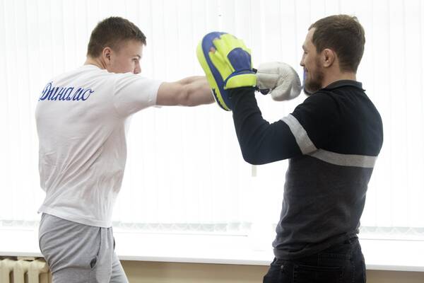 Мастера спорта по рукопашному бою Араз Мамедов и Александр Кештов.....
