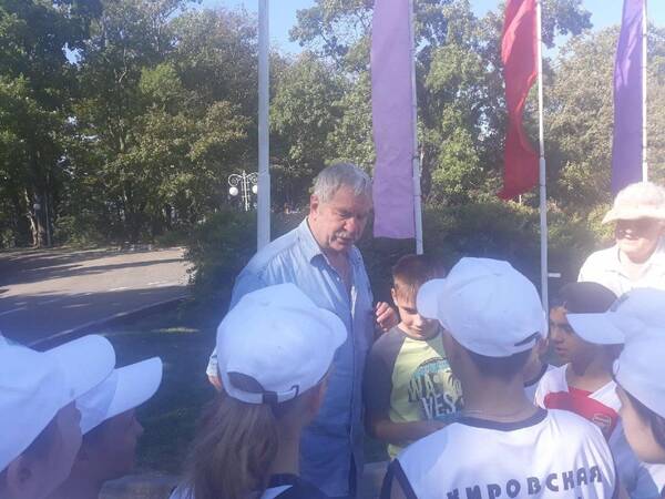 познакомились с величайшим баскетболистом, Олимпийским чемпионом СССР, чемпион Европы и мира   Иваном Ивановичем Едешко..
