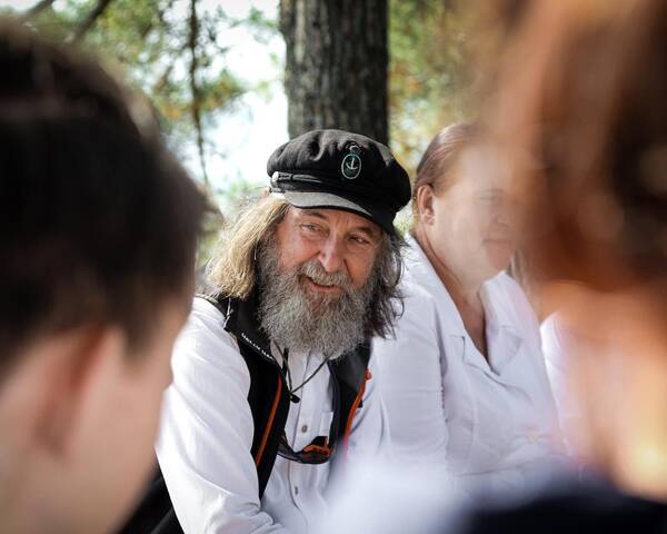 советский и российский путешественник, писатель и художник, первый в мире человек, достигший пяти полюсов  земли, человек, который совершил пять кругосветных плаваний   ФЁДОР ФИЛИППОВИЧ КОНЮХОВ